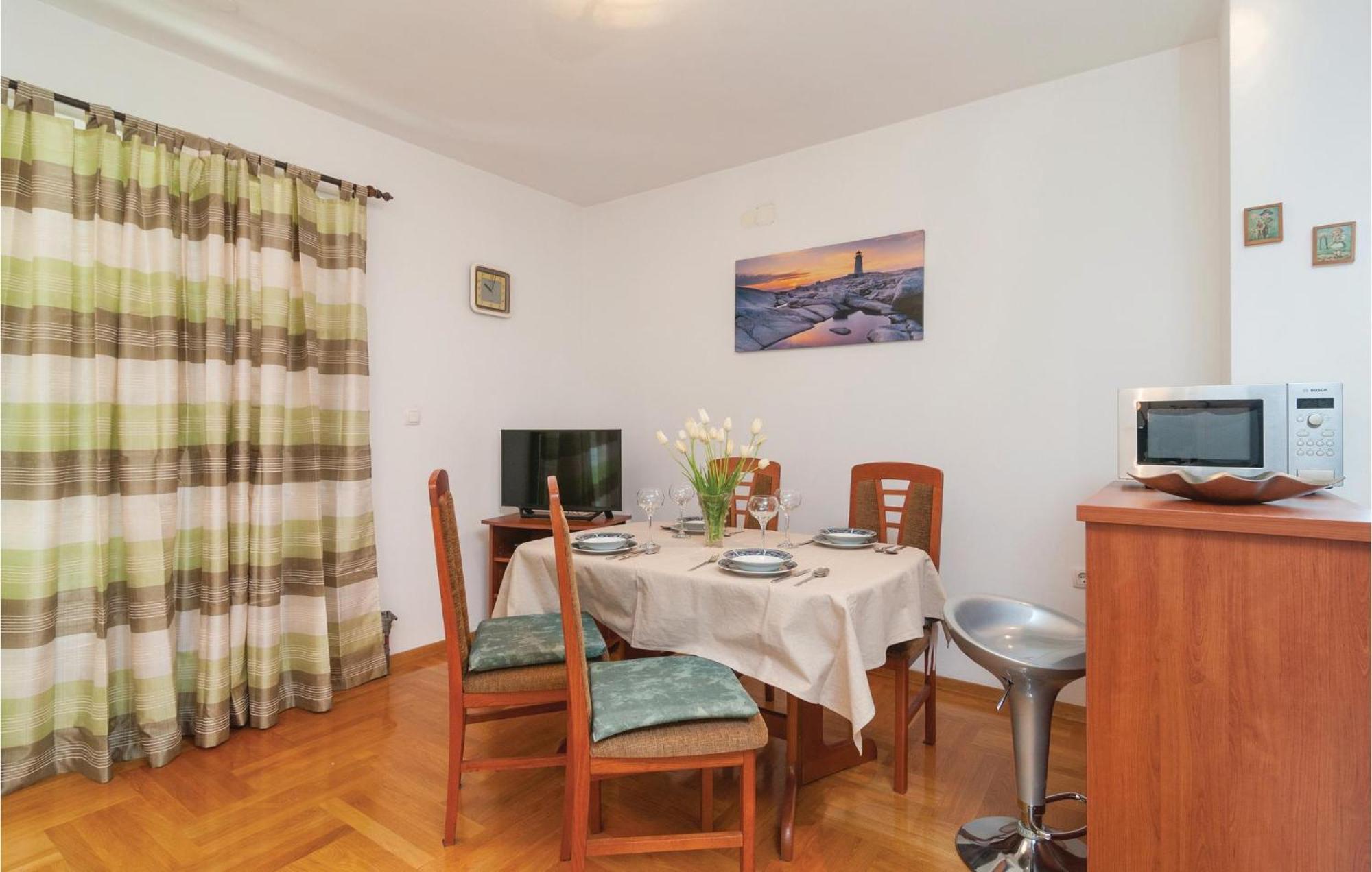 Lovely Apartment In Split With Wifi Esterno foto