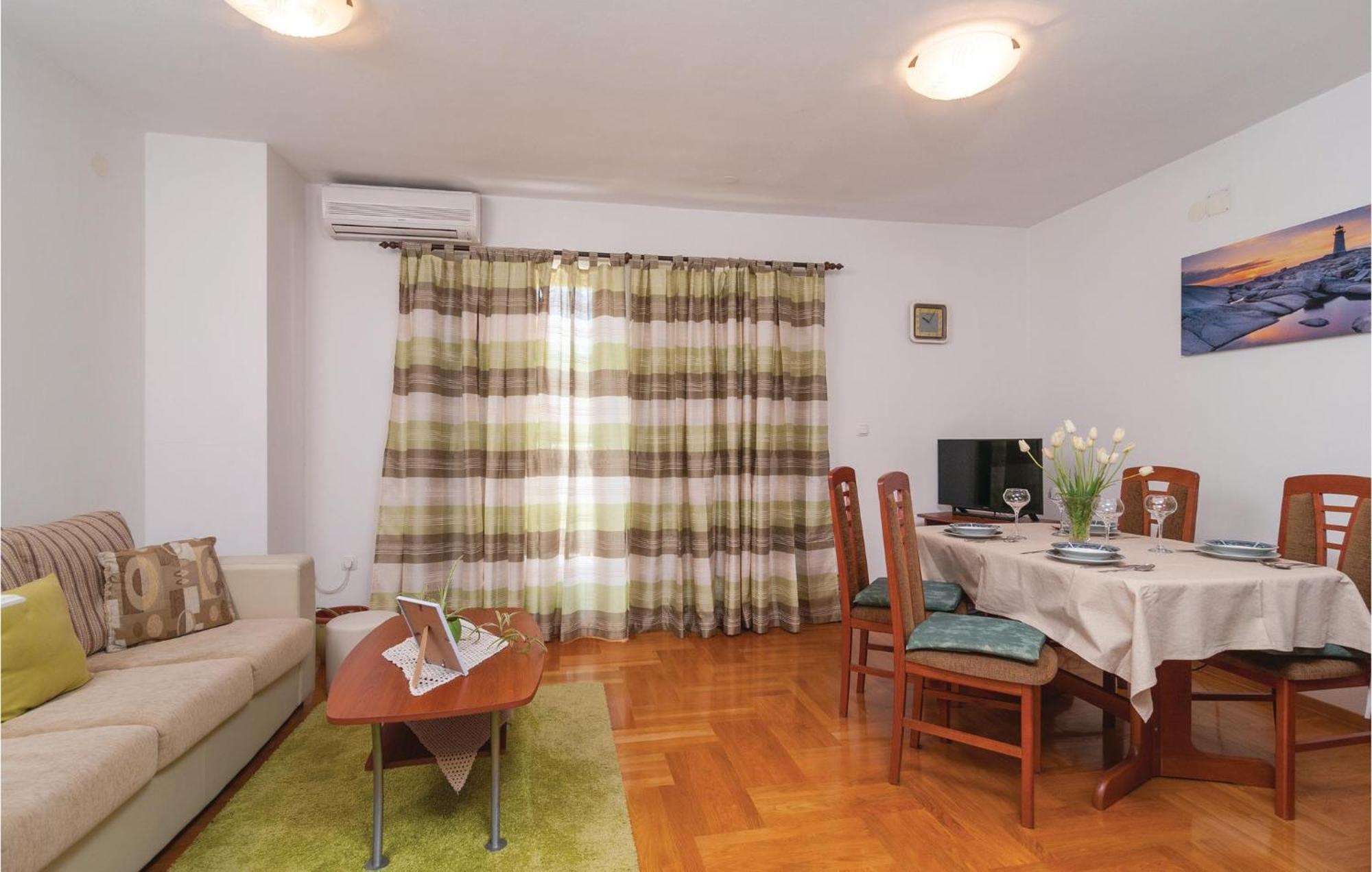 Lovely Apartment In Split With Wifi Esterno foto